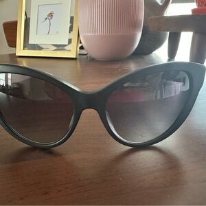 Women's Burberry Black Cat-Eye Sunglasses - Classic Style
